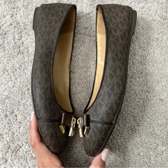 Michael Kors Alice Ballet Flats Brown Logo Print w/ Lock Charm & Bow - Picture 6 of 10